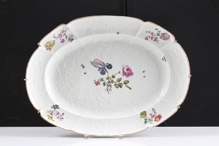 Grand plat ovale. Meissen, XVIIIe siècle. Plat aux