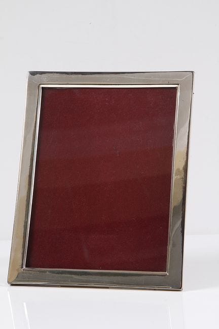 相框。835银。背面为桃花心木板。高：23.5 × 17.5 厘米。