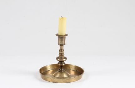 Chandelier. XVIIIe siècle. Laiton, tige profilée a