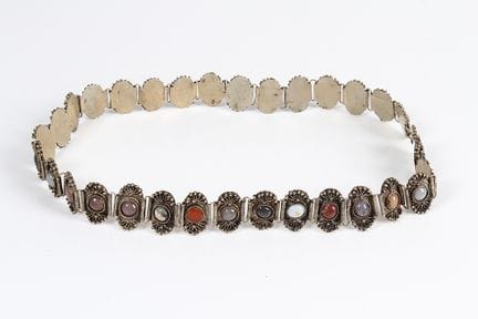 Ceinture avec pierres semi-précieuses. Rosettes ov