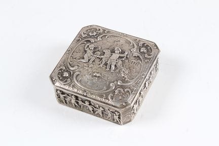 Boîte à bijoux. Allemagne, argent 800. Boîte carré