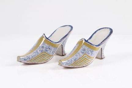 Une paire de pantoufles. Bayreuth, vers 1730. Faïe