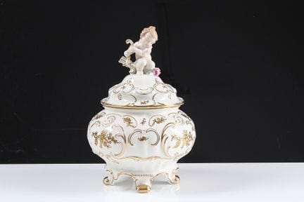 Soupière à couvercle. Hutschenreuther, XXe siècle.