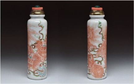 BOUTEILLE À TABAC EN PORCELAINE ÉMAILLÉE ROUGE FER