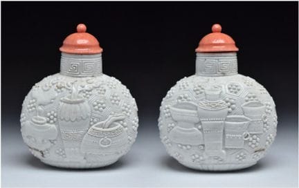 UNE RARE BOUTEILLE À TABAC À PRISER EN PORCELAINE 