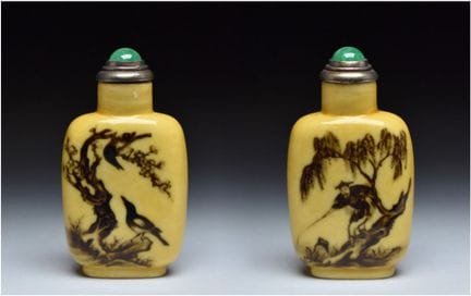 BOUTEILLE À TABAC EN PORCELAINE À GLAÇURE JAUNE ET