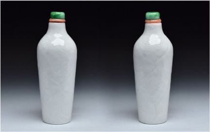 BOUTEILLE À TABAC EN PORCELAINE « LOTUS INDIEN » À
