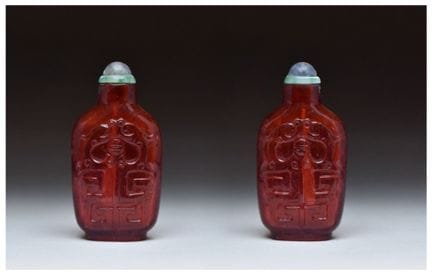 BOUTEILLE À PRISER IMPÉRIALE EN VERRE ROUGE-RUBIS 