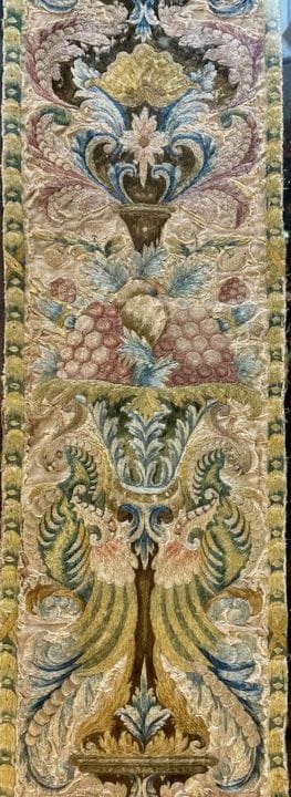 Lé de tapisserie 
XVIIe
146 x 17.5 cm (avec frange