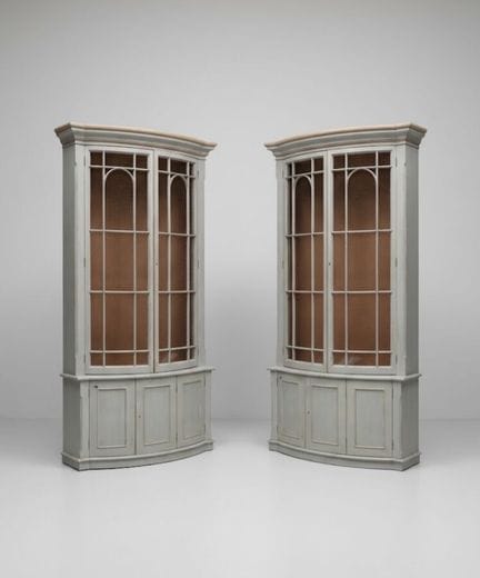 Paire de bibliothèques en bois laqué blanc en deux