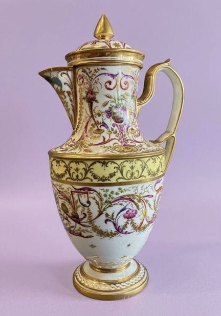 Sèvre (?)
Porcelain jug with lid, decorated with p