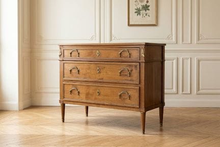 Commode en bois de placage, ouvrant par trois tiro