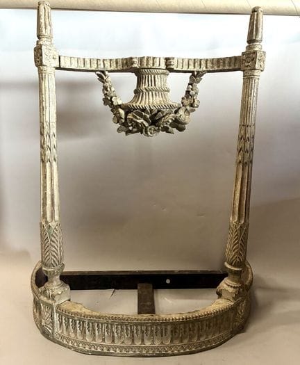 Console d'applique en bois laqué blanc à décor de 