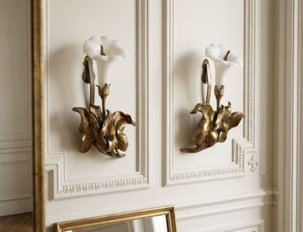 Paire d'appliques en bronze doré formant une fleur