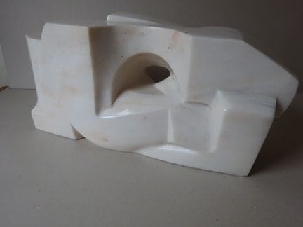 舒曼，皮埃尔（1917年出生于海德——2011年逝于欧廷）。《女性风景形态》。粉红色大理石（产自葡萄