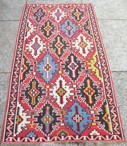 due tessuti piatti turchi, un Verneh e un grande k