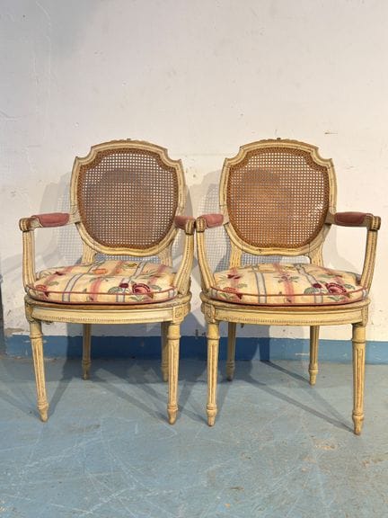 Juego de dos sillones con reposabrazos de estilo L