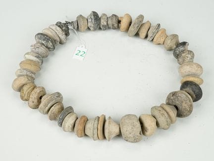 Antica collana birmana in argilla e granito, infil