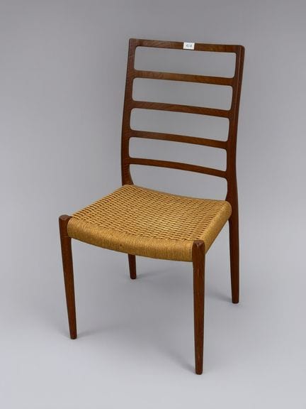 Silla de comedor de teca, modelo 82. Teca, «modelo