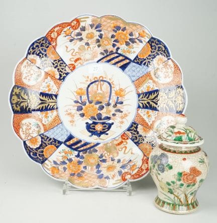 Grande ciotola Imari e vaso con coperchio a forma 