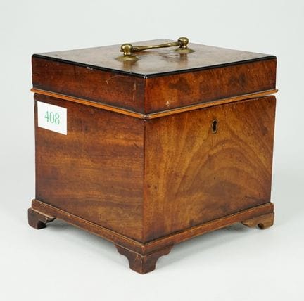 Caja cuadrada para té de la época de Jorge III, de