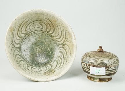 Ciotola Buncheong (Corea) e barattolo con coperchi