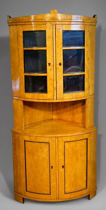 Mueble esquinero de fresno de Brandeburgo, hacia 1