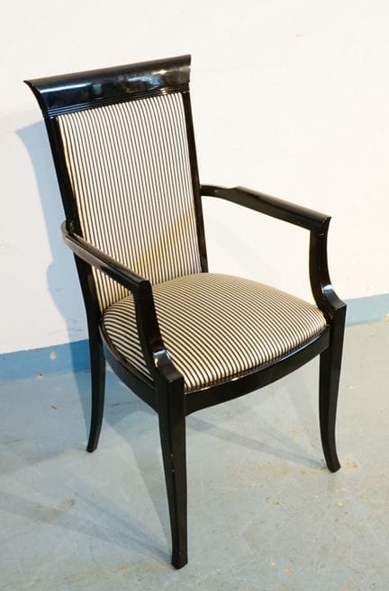 Sillón muy elegante de estilo Art Déco, con acabad