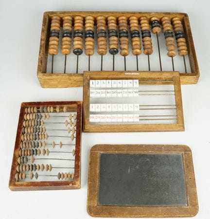 Set composto da 3 tavole di calcolo storiche, lava