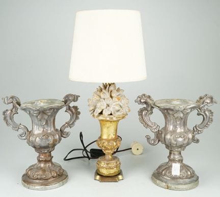 Lámpara de mesa y juego de candelabros: 3 piezas. 