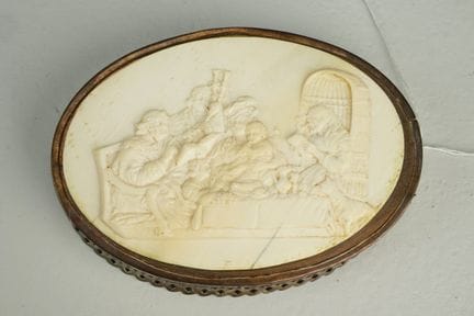 Intaglio a bassorilievo “Scena festiva”, allegoria