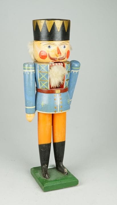 Antiguo cascanueces tradicional de madera, de los 