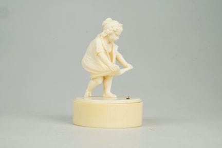 Sterntaler - statuetta in avorio a tutto tondo: un