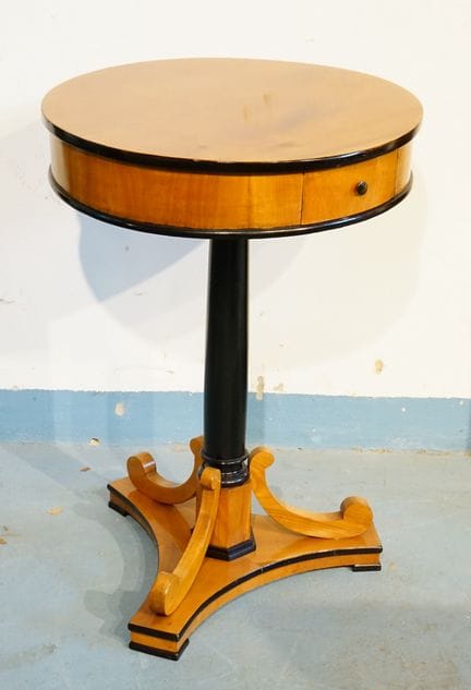 Jolie table à tambour du sud de l'Allemagne, en me