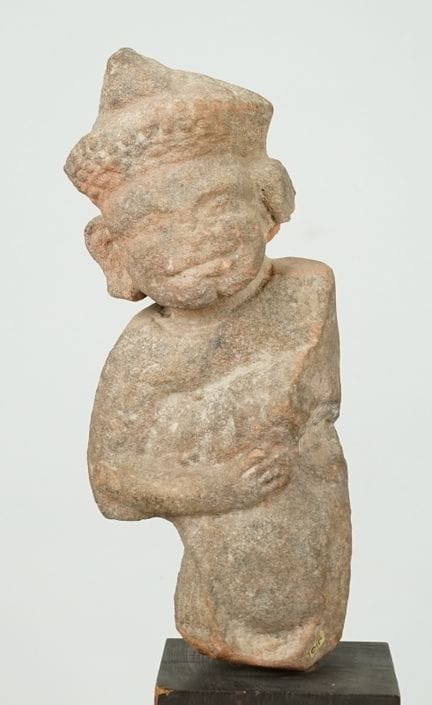 Busto di Buddha in arenaria, Cambogia, periodo del