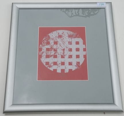 未署名：无题，1975年。红色硬纸板上的系列版画，可见尺寸24×20厘米，底部中央有未署名的签名、日
