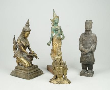 4 statuette provenienti dal Nepal, dalla Thailandi