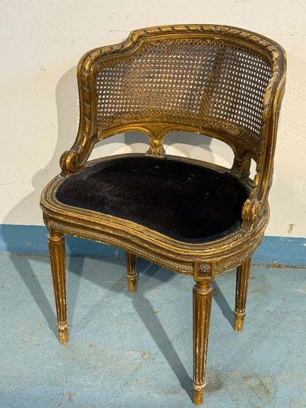 Silla «Louis XVI» tipo «Bergeré», tallada y dorada