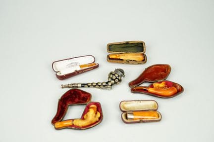 Collezione di accessori per fumatori in ambra e sc