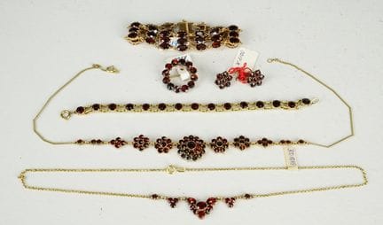 Set di gioielli con granati, 6 pezzi - (1) Metallo