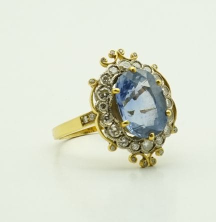 Anello vittoriano con zaffiro di circa 5 ct, circo