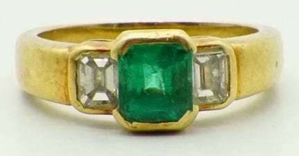 Anello con smeraldo e diamanti in stile Art Déco, 