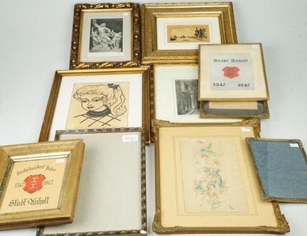 Collezione di 8 piccole cornici: 7 in legno con st