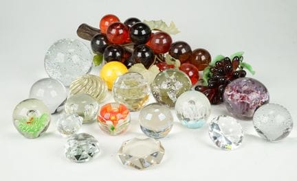 17tlg. Sammlung PaperweightsGlas, teilweise starke