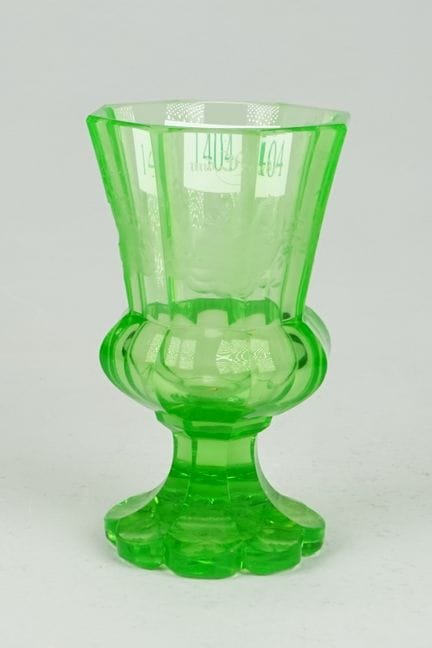 Uranglas Ranftbecher böhmisch ca. 1830Echtes Urang