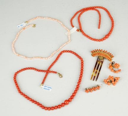 Collezione di gioielli in corallo composta da 7 pe