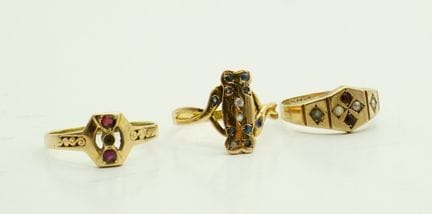 3 anelli antichi, metà del XIX secolo, in oro ross