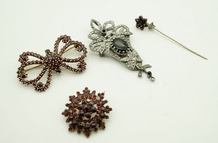 4 spille in granato e marcasite, tombac placcato i