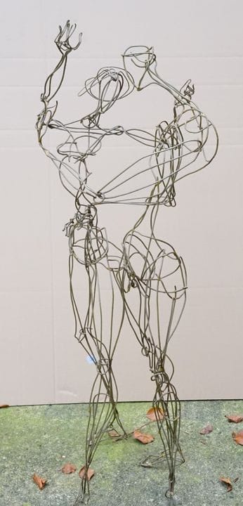 Scultura in filo metallico - Pezzo unico. Filo di 