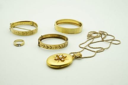 Gioielli antichi in argento placcato oro, set da 6